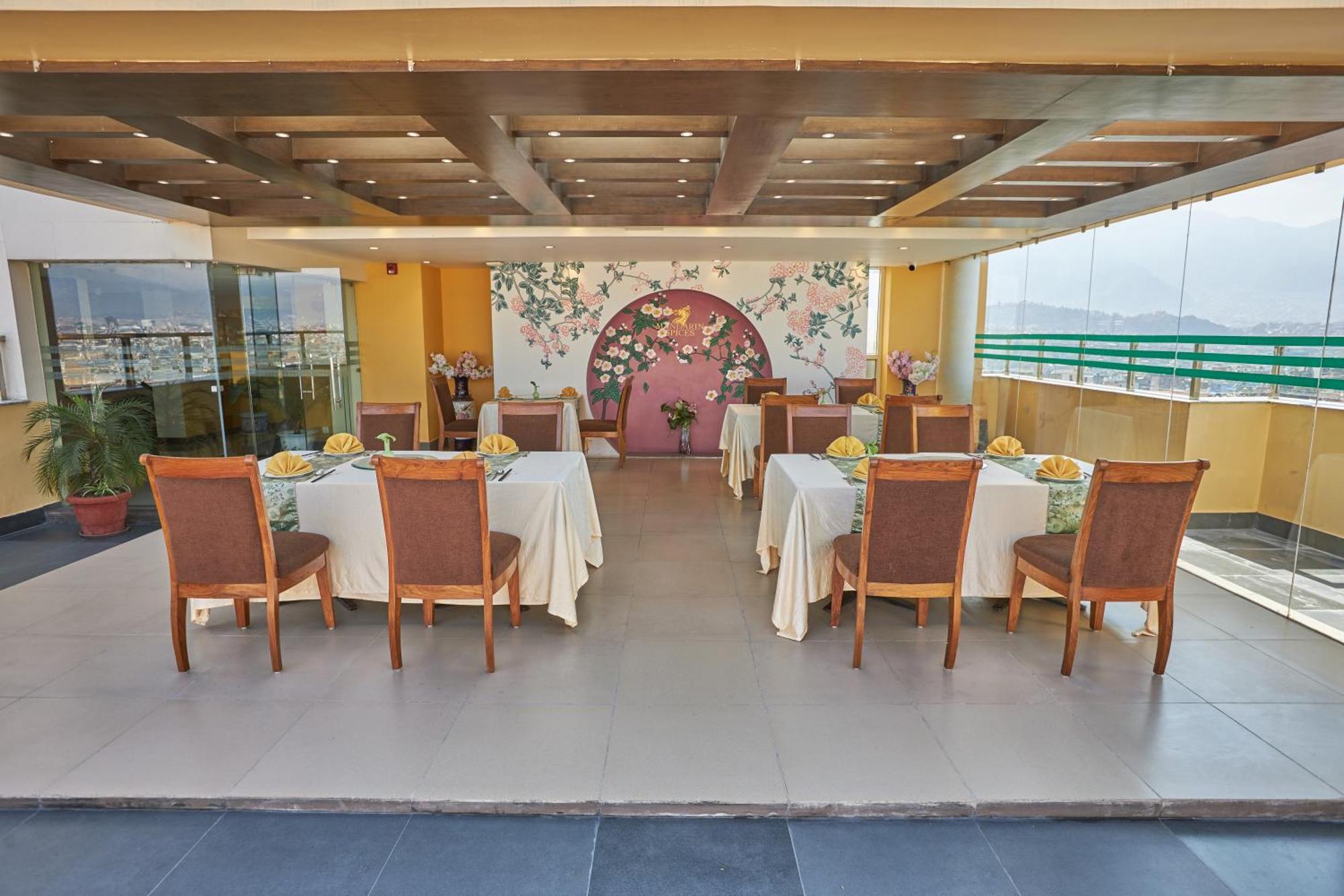 Hotel Crowne Imperial Katmandu Dış mekan fotoğraf