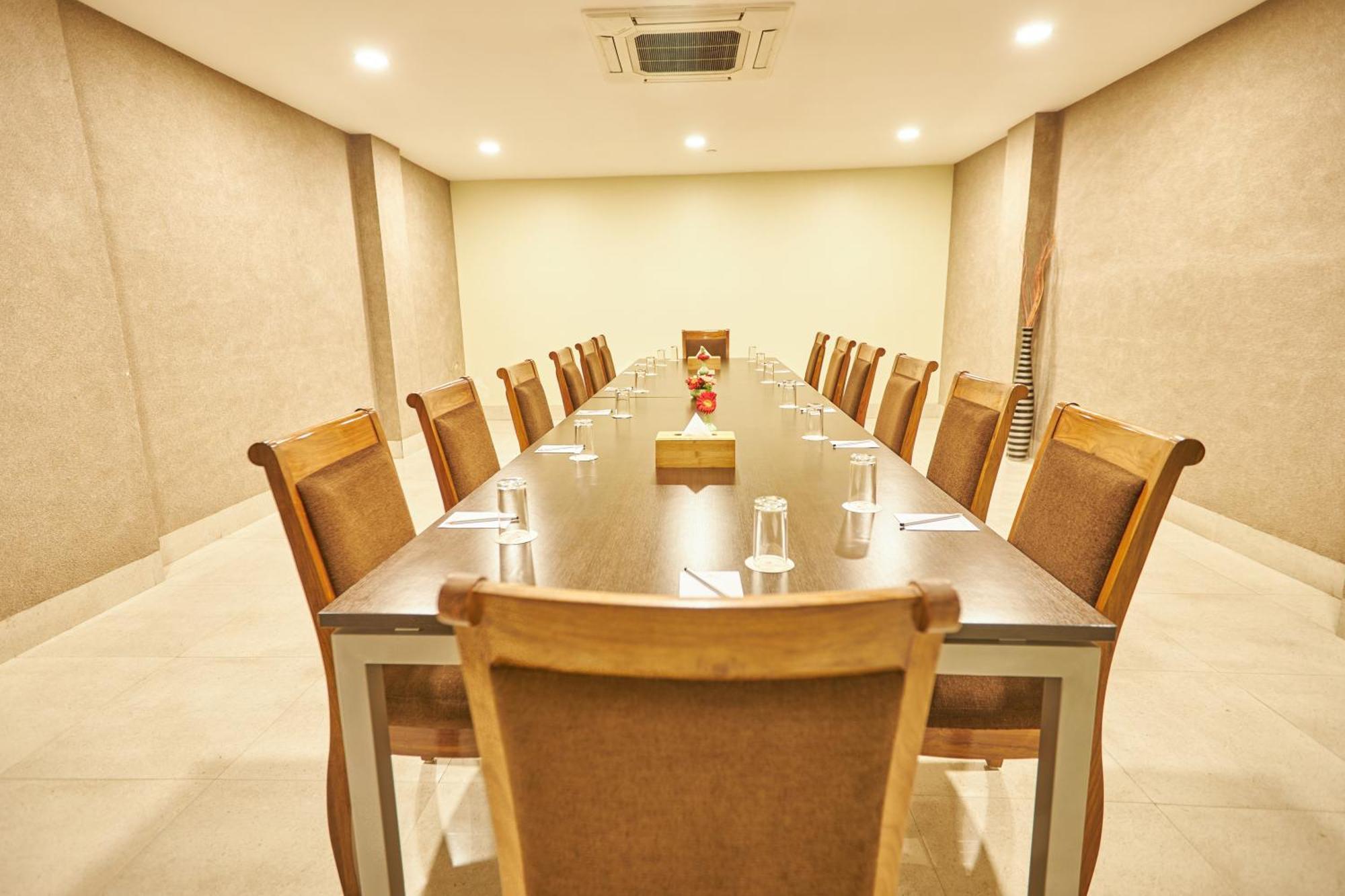 Hotel Crowne Imperial Katmandu Dış mekan fotoğraf