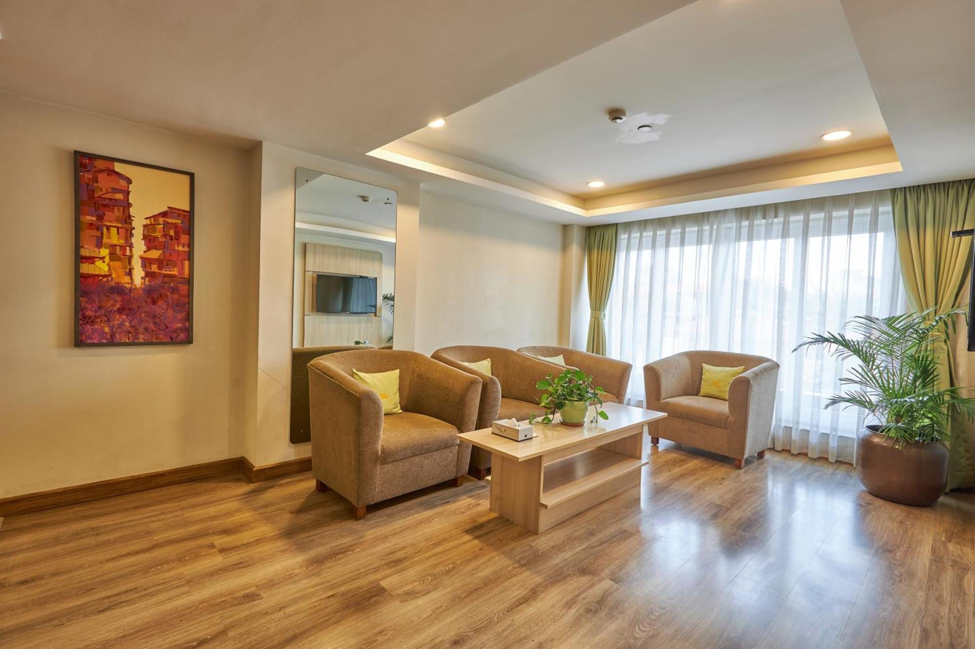 Hotel Crowne Imperial Katmandu Dış mekan fotoğraf