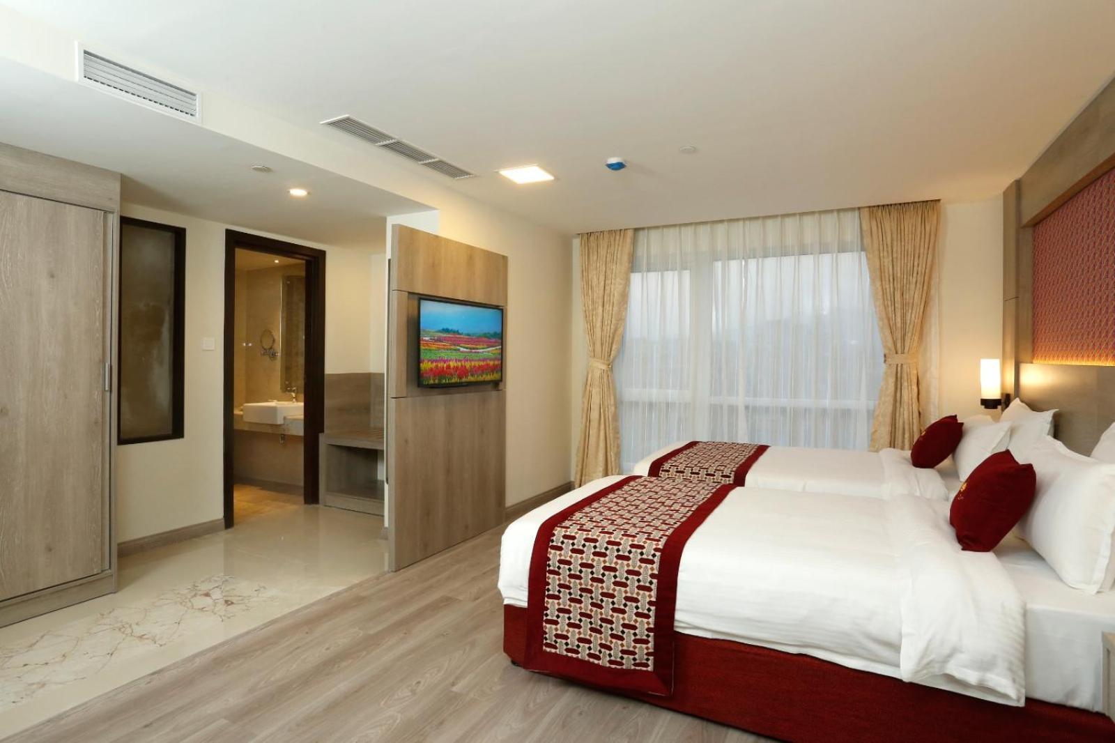 Hotel Crowne Imperial Katmandu Dış mekan fotoğraf